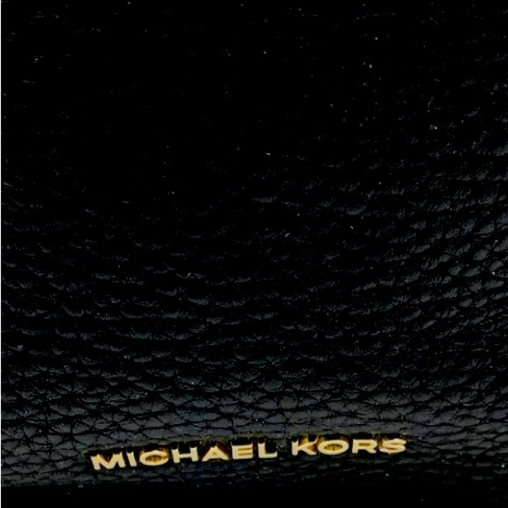 Michael Kors, pebble, leather, black shoulder bag, gold hardware, zipper closure - Picture 7 of 9